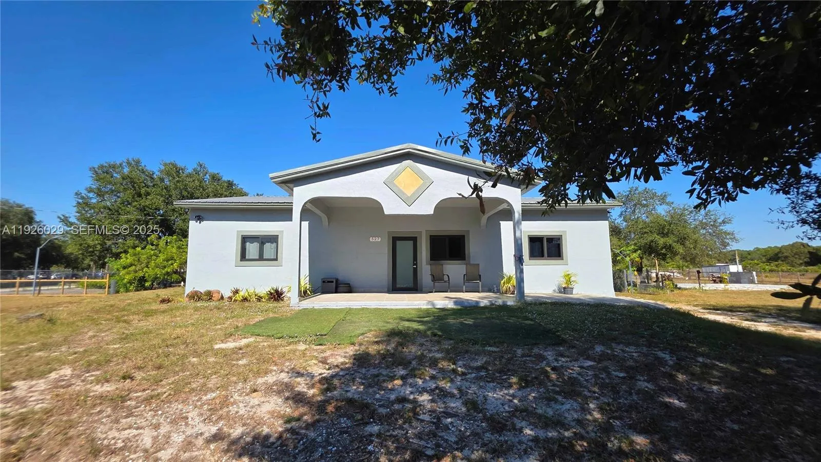 3 bedroom 2 bath Residential for sale at 527 PERIMETER RD, La Belle FL 33440