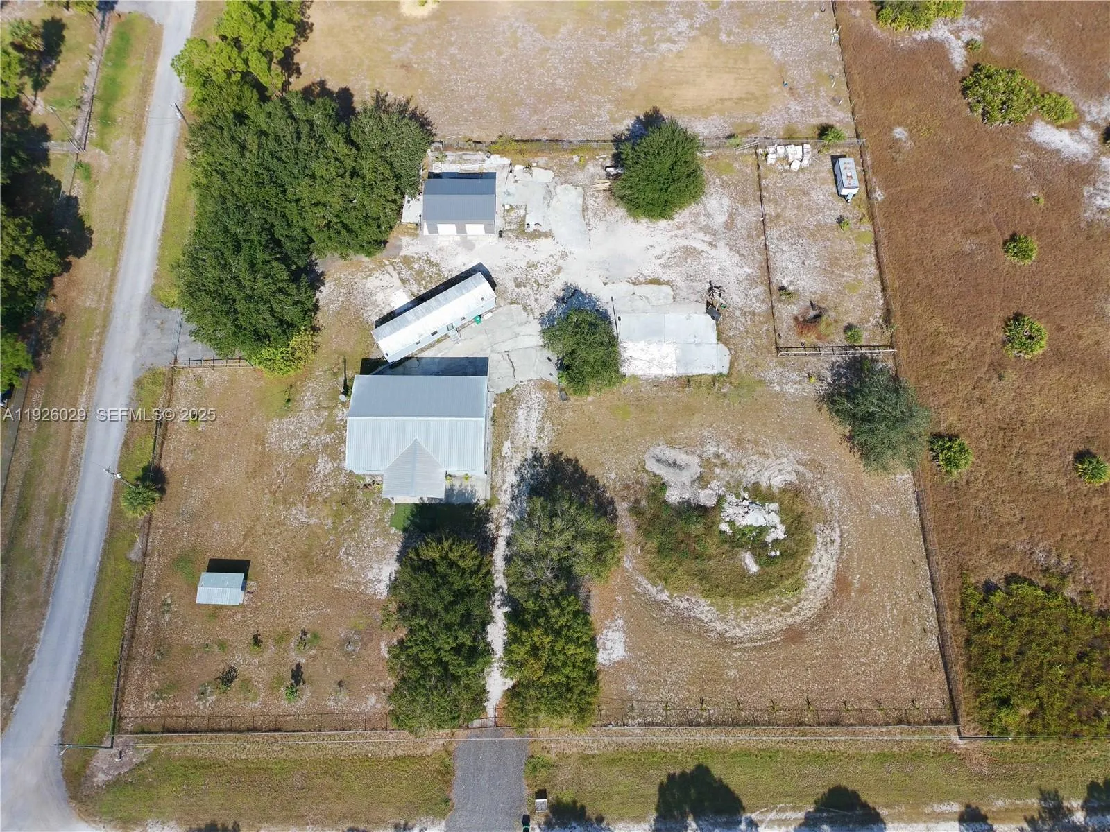 527 PERIMETER RD, La Belle FL 33440
