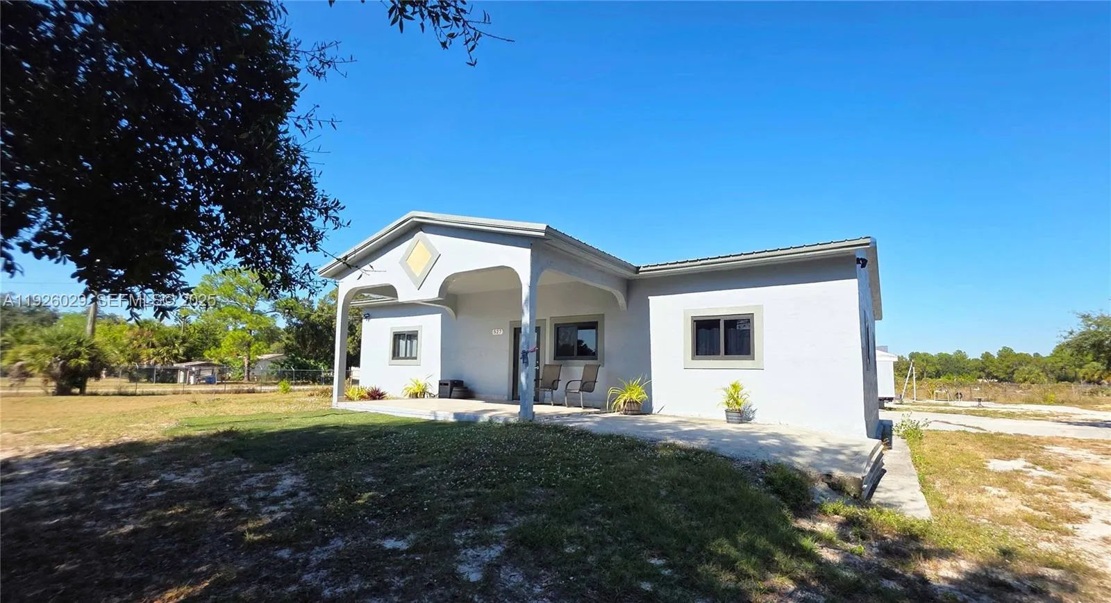 527 PERIMETER RD, La Belle FL 33440