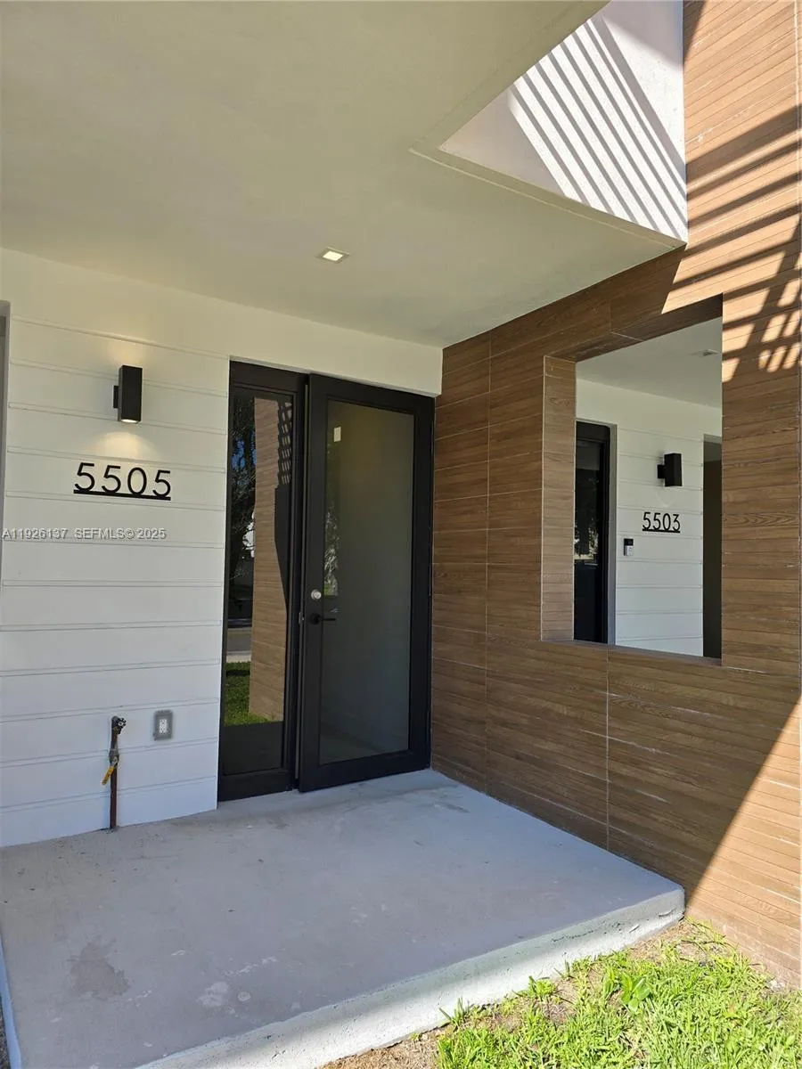 3 bedroom 2 bath for sale at 5505 W Oak Way # 5505, Dania Beach FL 33314