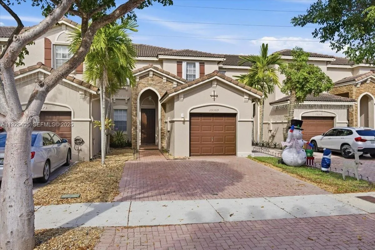 3 bedroom 2 bath for sale at 15369 SW 8th Ln, Miami FL 33194