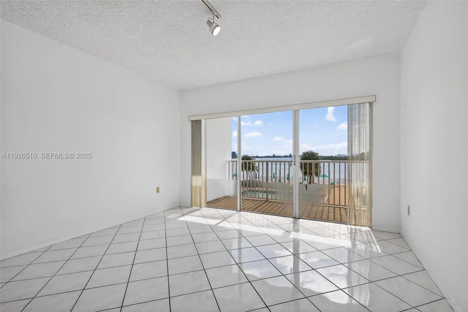 300 Bayview Dr # 202, Sunny Isles Beach FL 33160