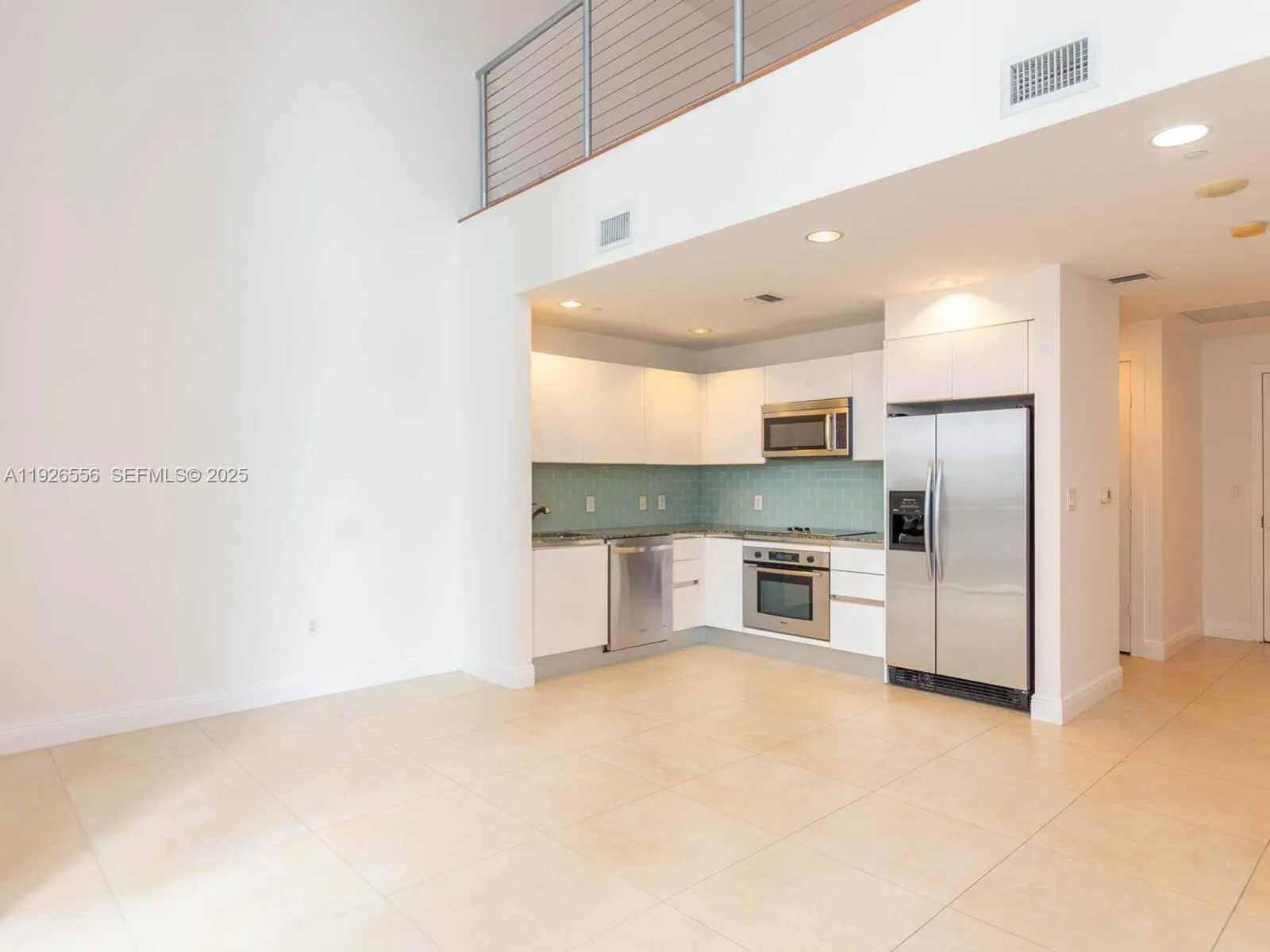 1 bedroom 1 bath for sale at 1050 Brickell Ave # 606, Miami FL 33131