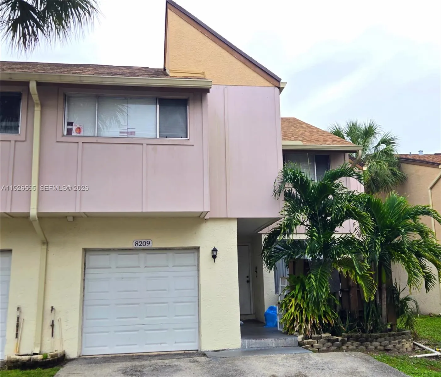 4 bedroom 2 bath for sale at 8209 NW 8th St # 1, Plantation FL 33324