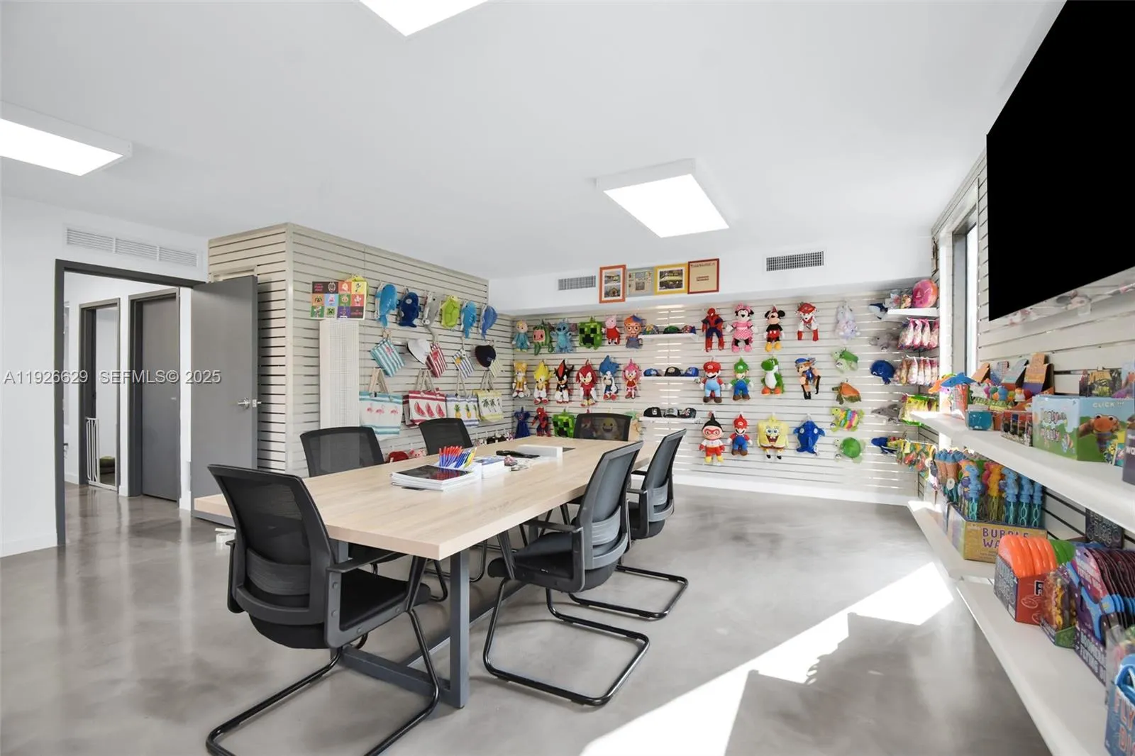 2990 Griffin Rd, Dania Beach FL 33312