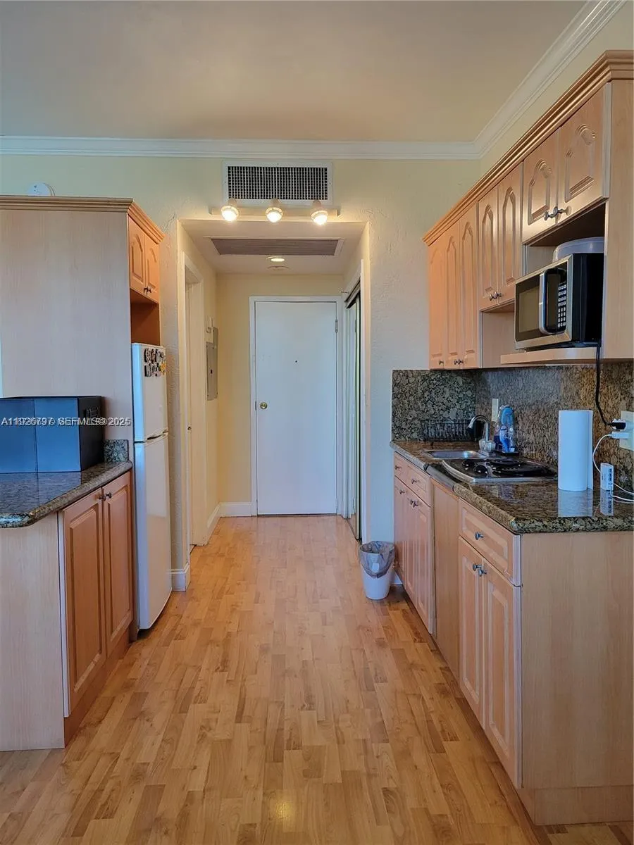 700 Biltmore Way # 915, Coral Gables FL 33134