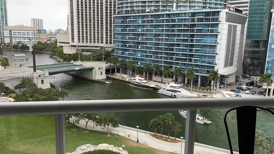 1 bedroom 1 bath for sale at 465 Brickell Ave # 1104, Miami FL 33131