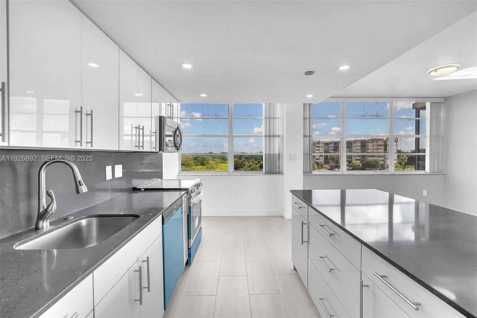 1000 Saint Charles Pl # 512, Pembroke Pines FL 33026