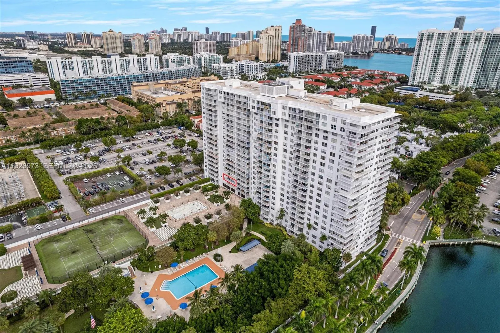 2 bedroom 2 bath for sale at 2851 NE 183rd St # 404E, Aventura FL 33160