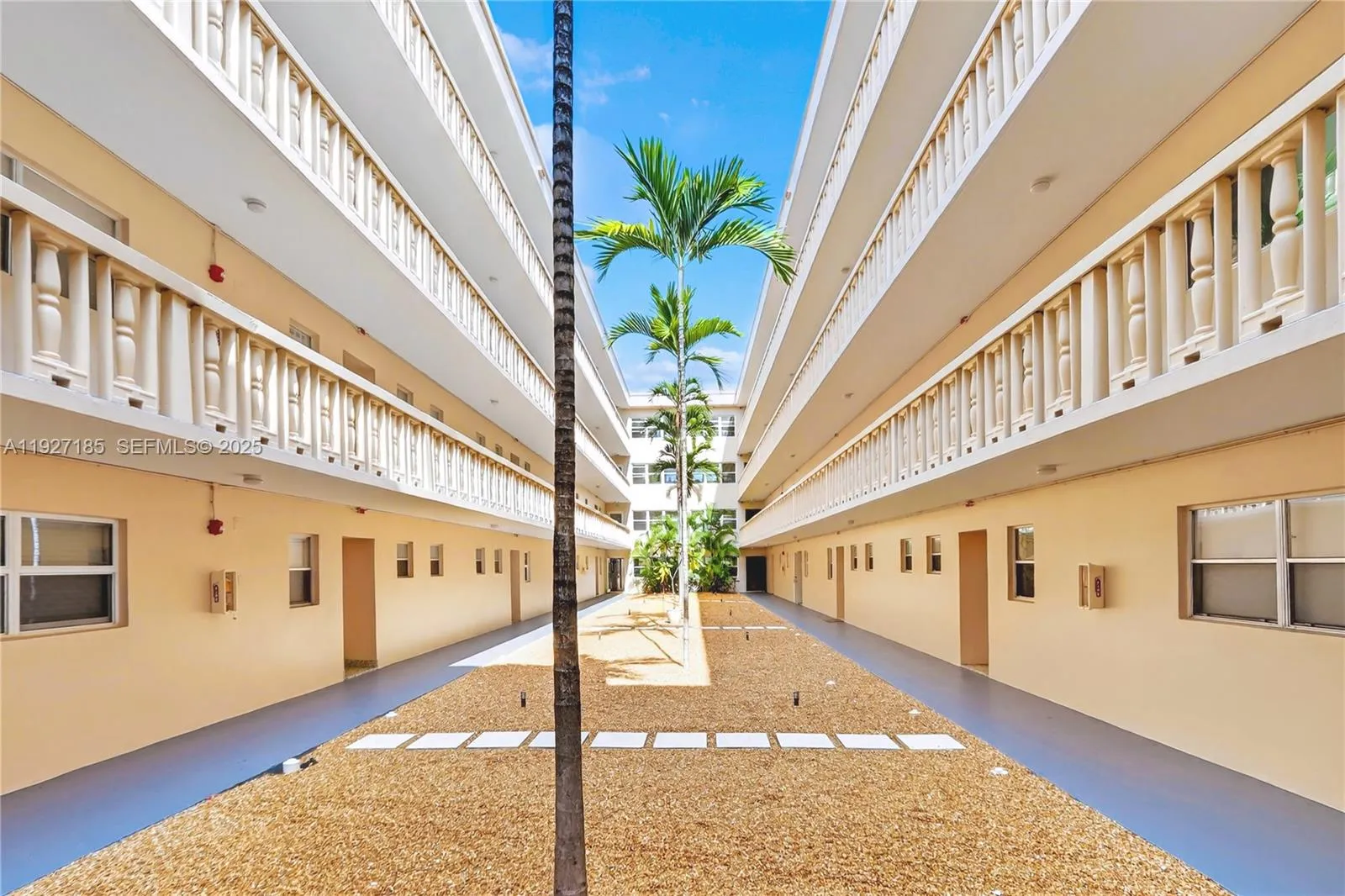 410 SE 2nd St # 111, Hallandale Beach FL 33009