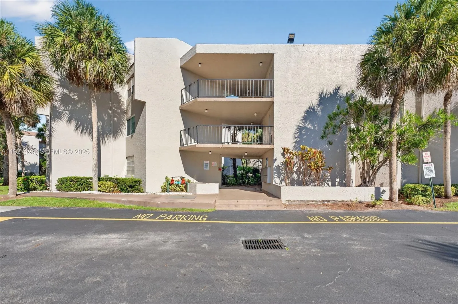 3 bedroom 2 bath for sale at 3100 Riverside Dr # 305, Coral Springs FL 33065