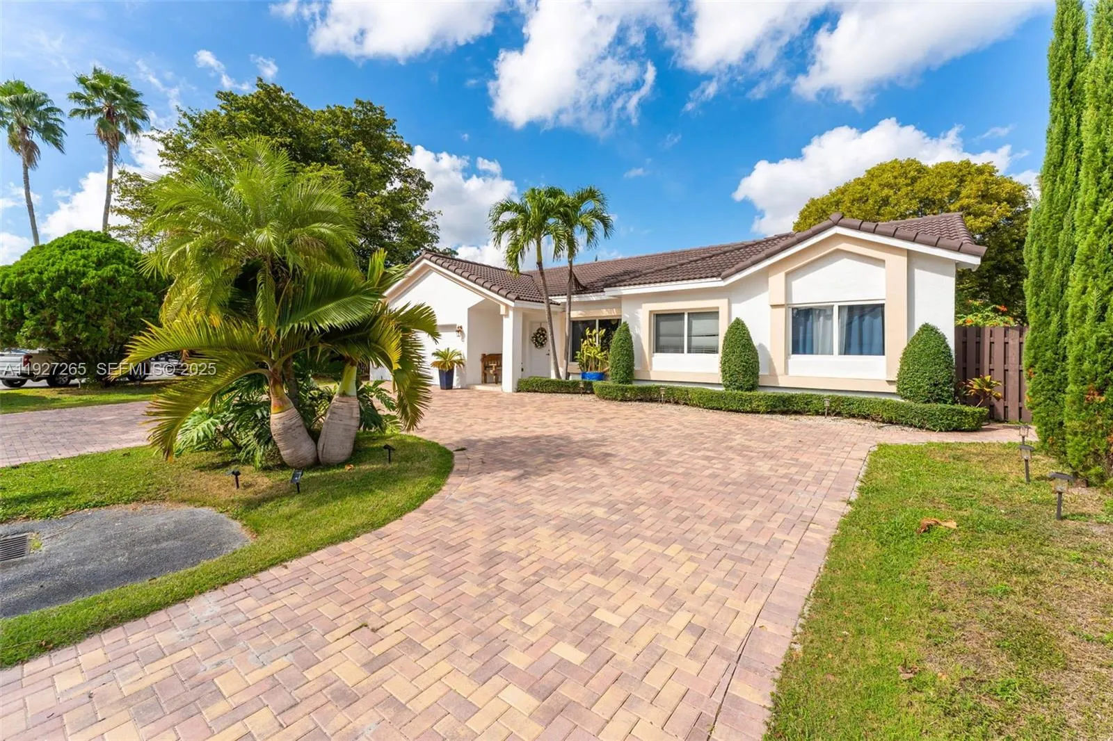 4 bedroom 2 bath for sale at 15325 SW 54th Ter, Miami FL 33185