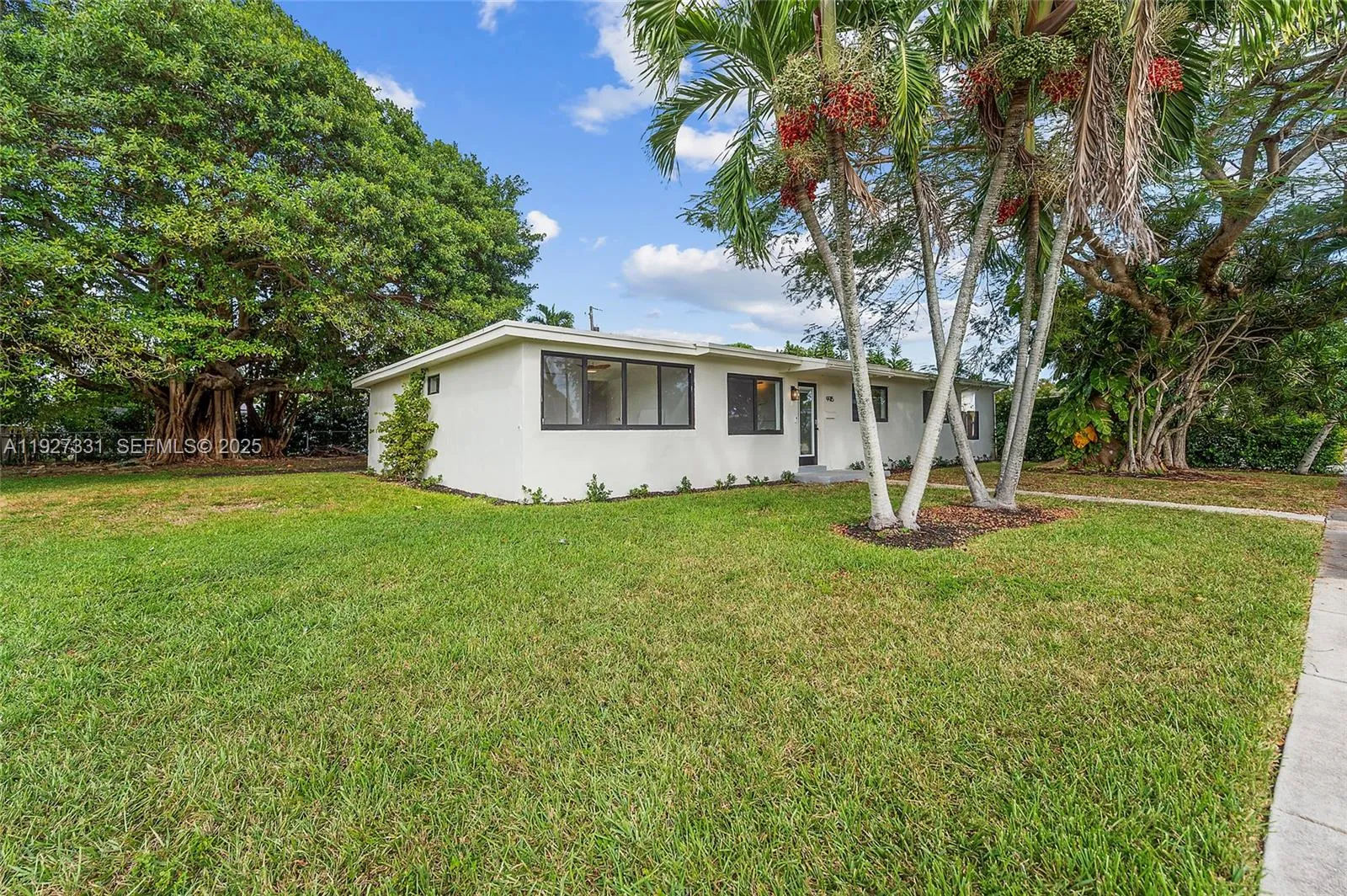 9915 SW 212th St, Cutler Bay FL 33189