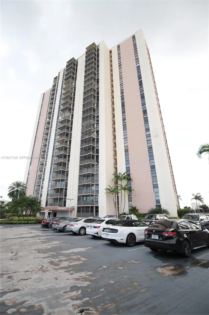 1 bedroom 1 bath for sale at 20379 W Country Club Dr # 2237, Aventura FL 33180
