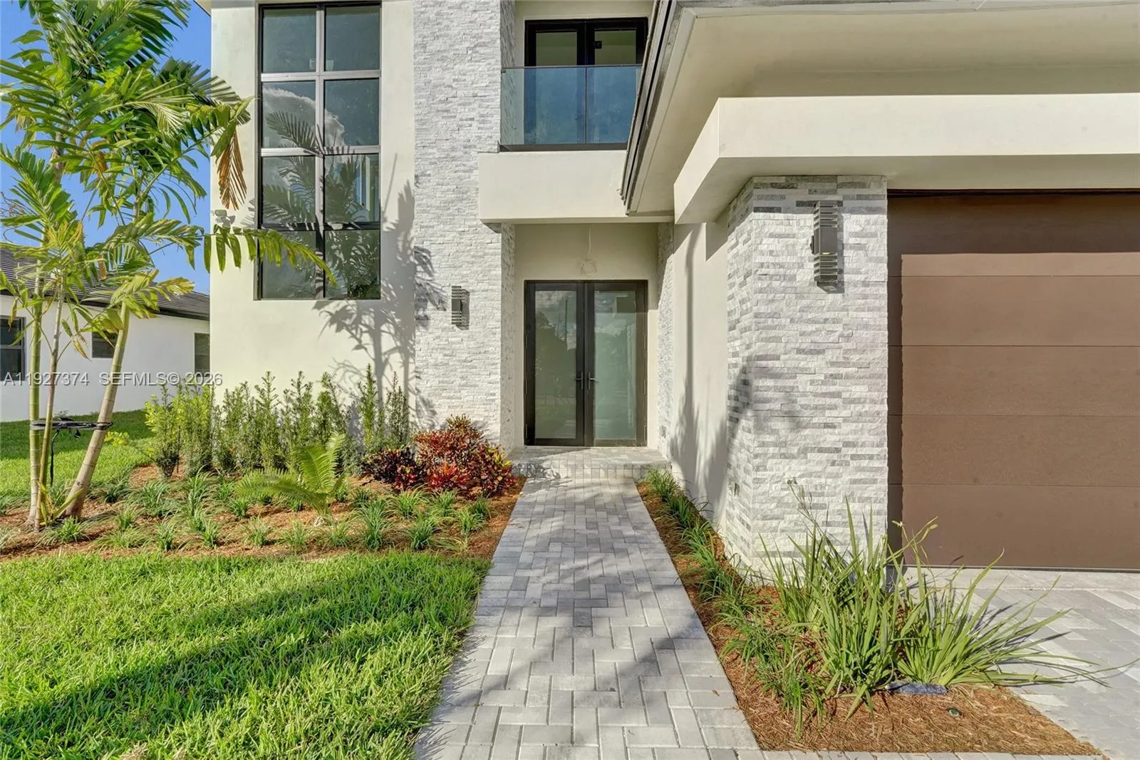 13023 Davie Oaks Dr, Davie FL 33325