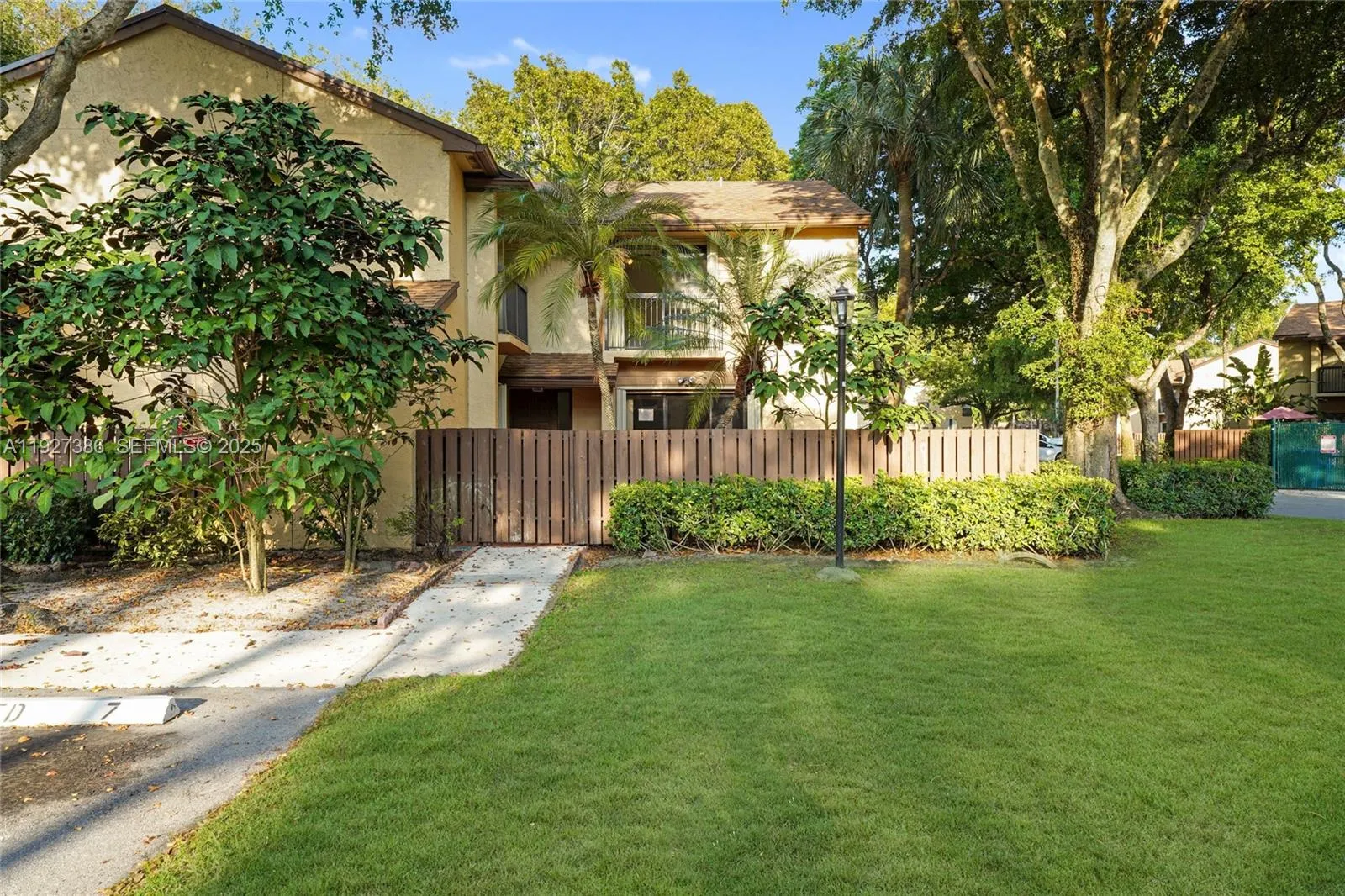 2 bedroom 2 bath for sale at 3845 Cocoplum Cir # 3597, Coconut Creek FL 33063