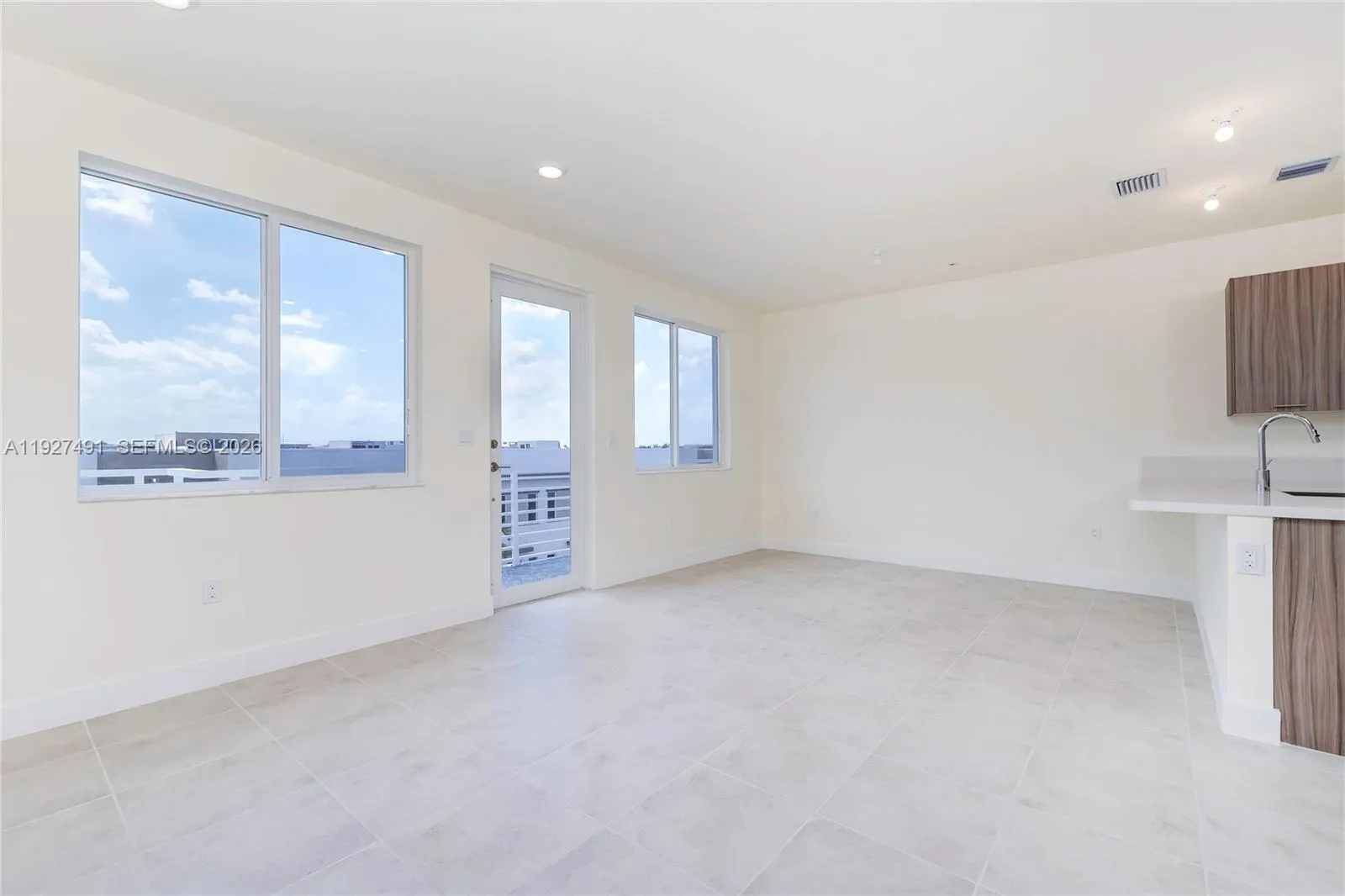 6450 NW 102 Path # 303, Doral FL 33178