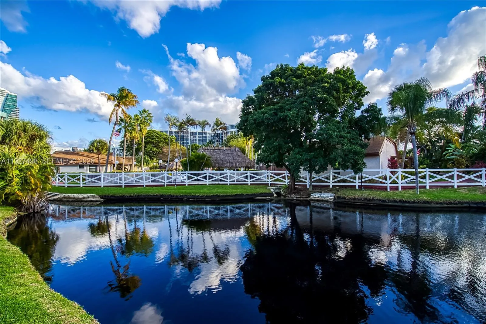 2669 S Parkview Dr, Hallandale Beach FL 33009