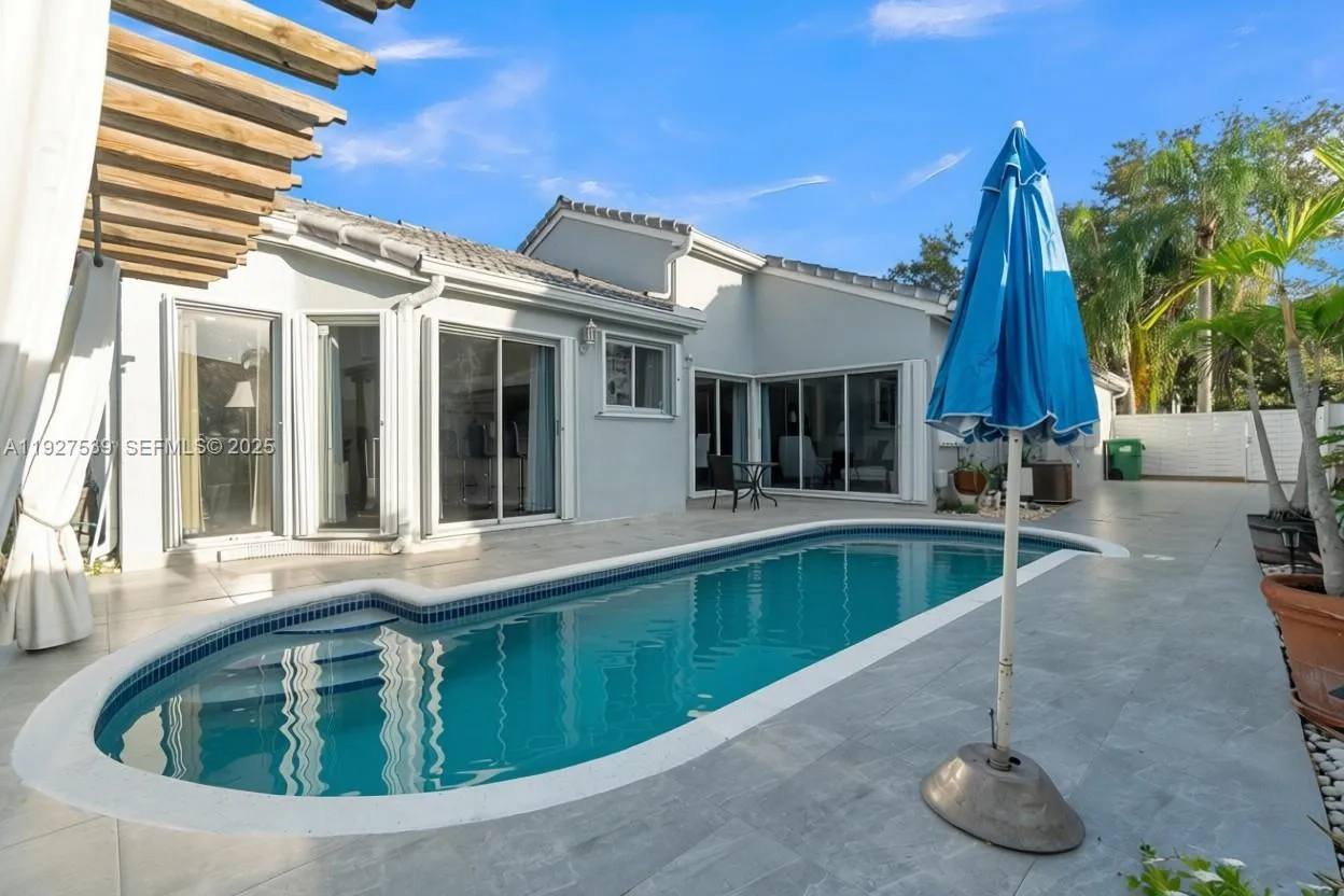 15529 SW 99th Ter, Miami FL 33196