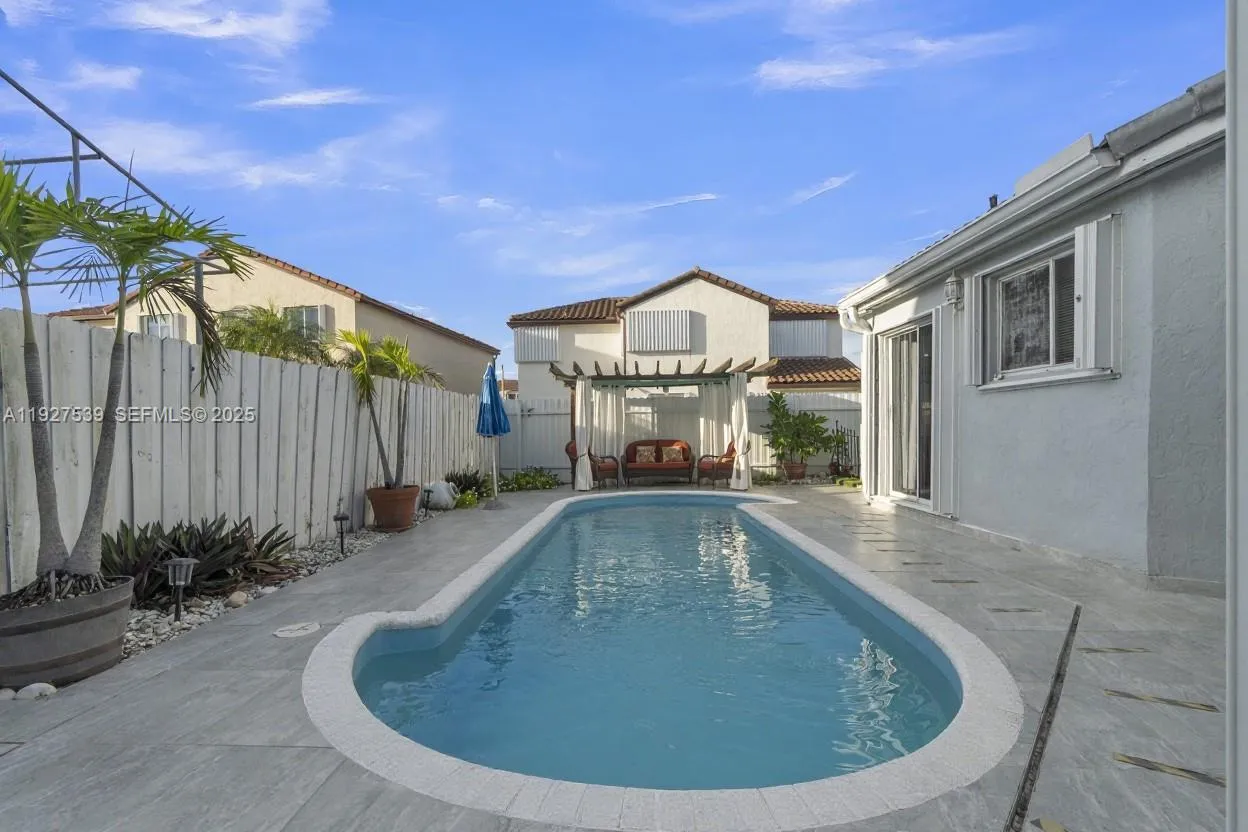 15529 SW 99th Ter, Miami FL 33196