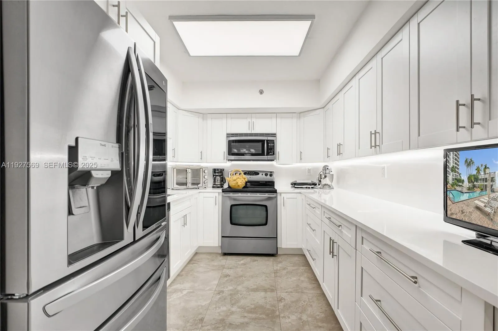 2 bedroom 2 bath for sale at 3600 Mystic Pointe Dr # 311, Aventura FL 33180