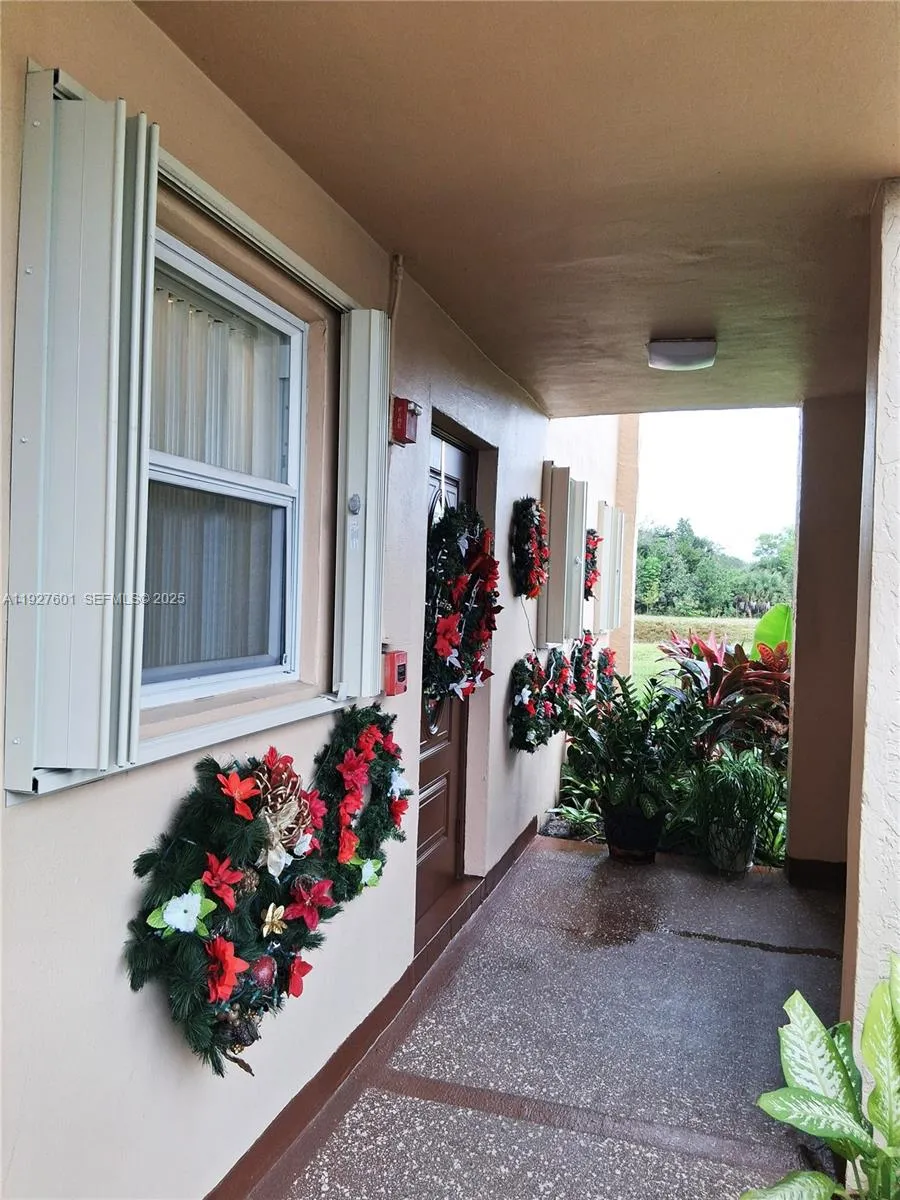 8841 Sunrise Lakes Blvd # 112, Sunrise FL 33322