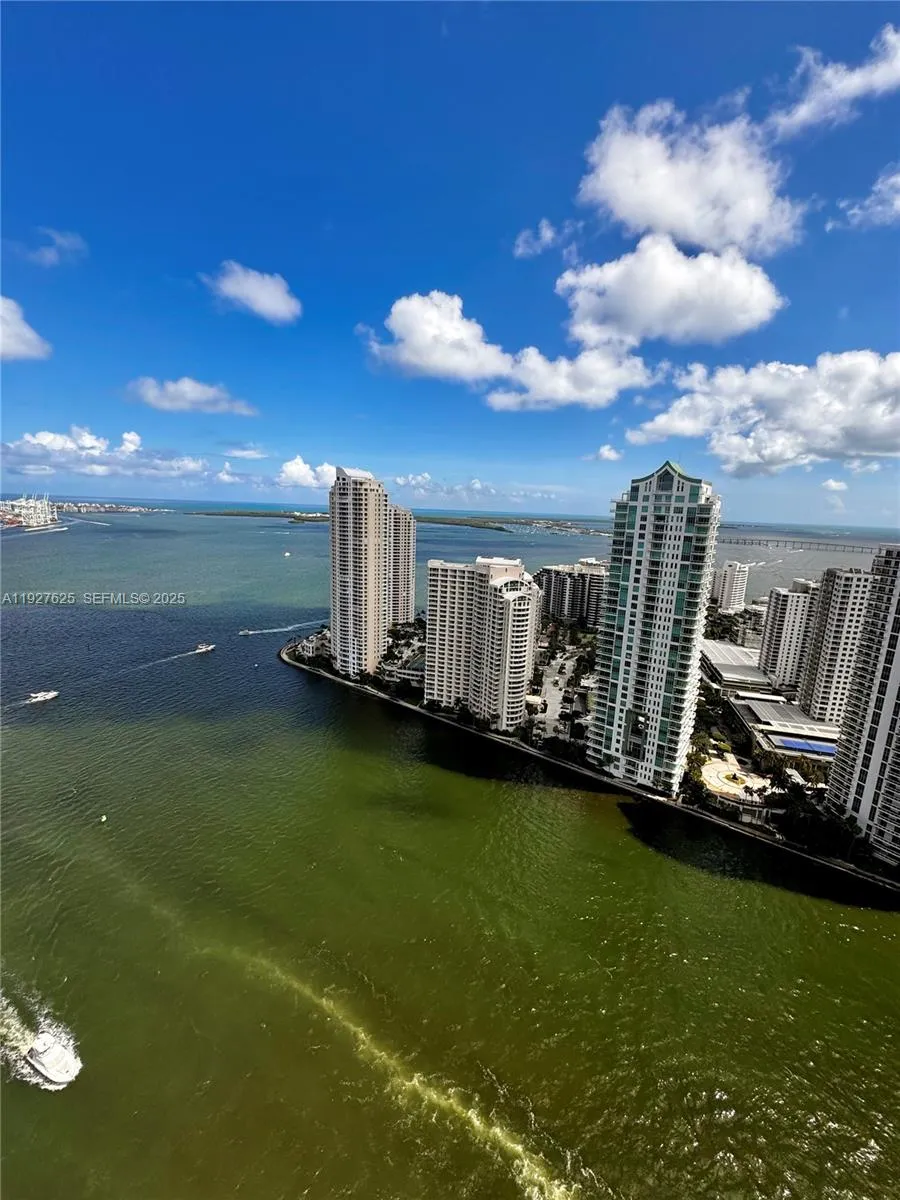 1 bedroom 1 bath for sale at 325 S Biscayne Blvd # 17, Miami FL 33131