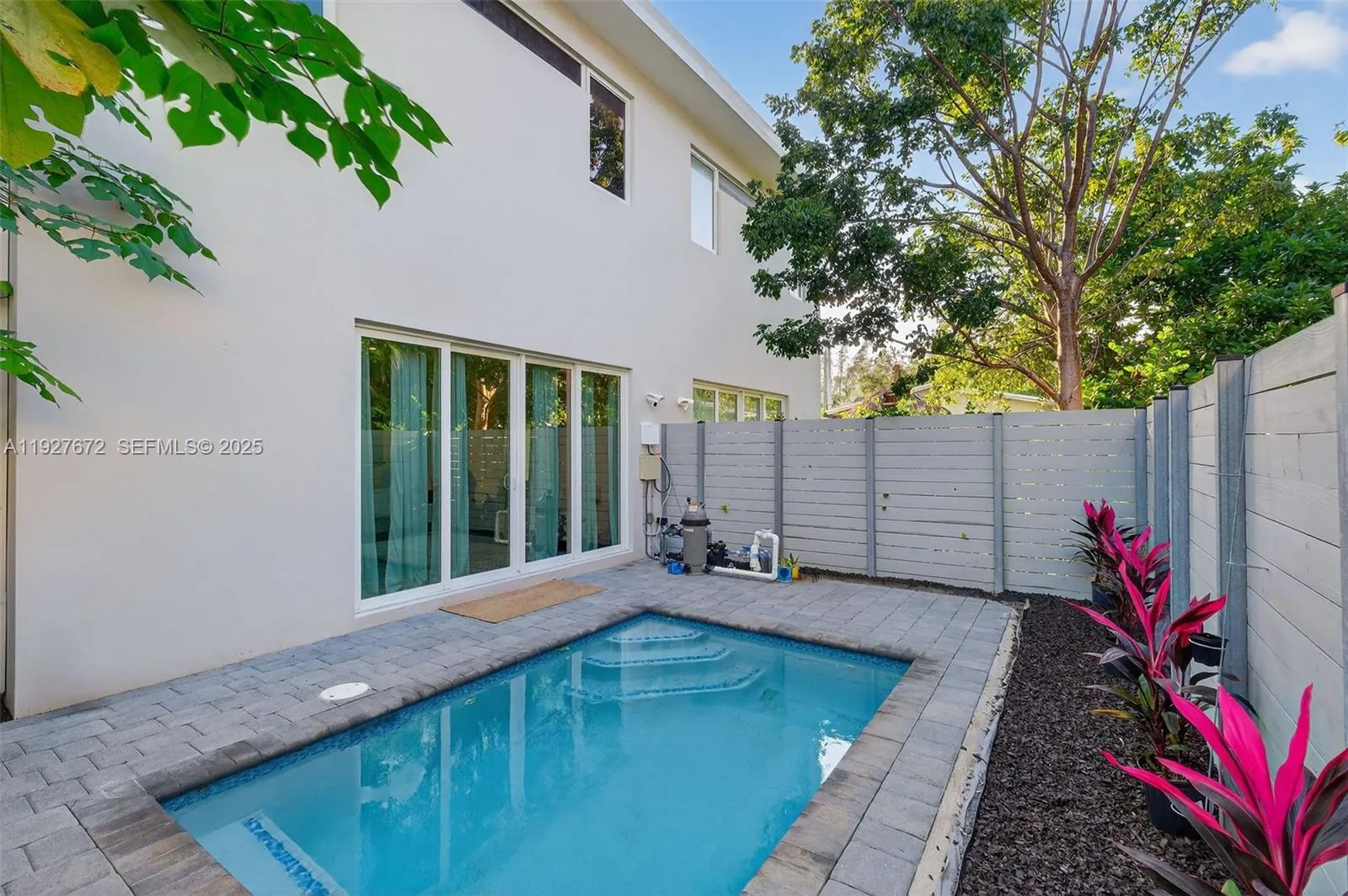 3 bedroom 2 bath for sale at 3525 Day Ave, Coconut Grove FL 33133