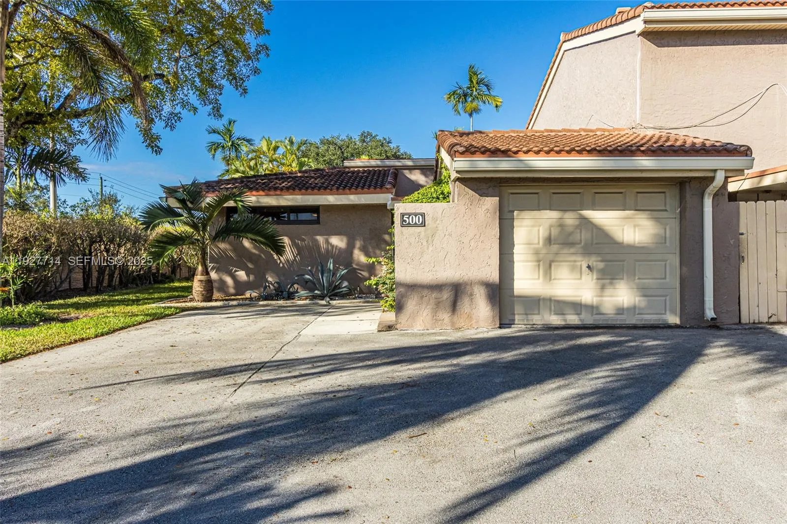 2 bedroom 2 bath for sale at 500 Bonnie Brae Way # 17, Hollywood FL 33021