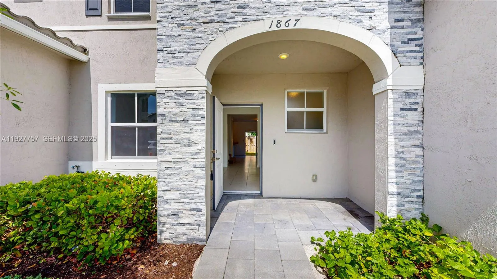 1867 SE 26th Ter, Homestead FL 33035