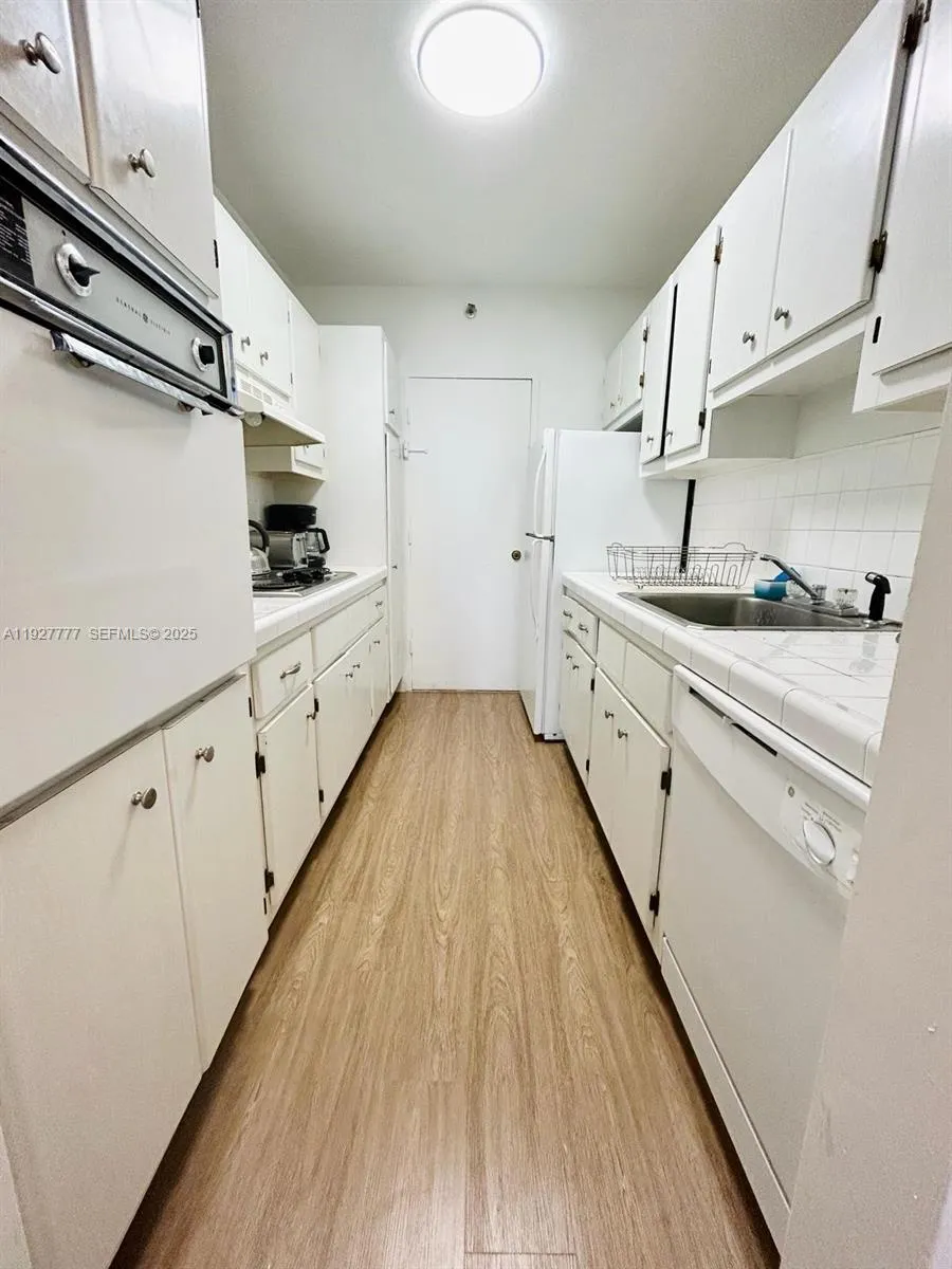 100 Lincoln Rd # 922, Miami Beach FL 33139