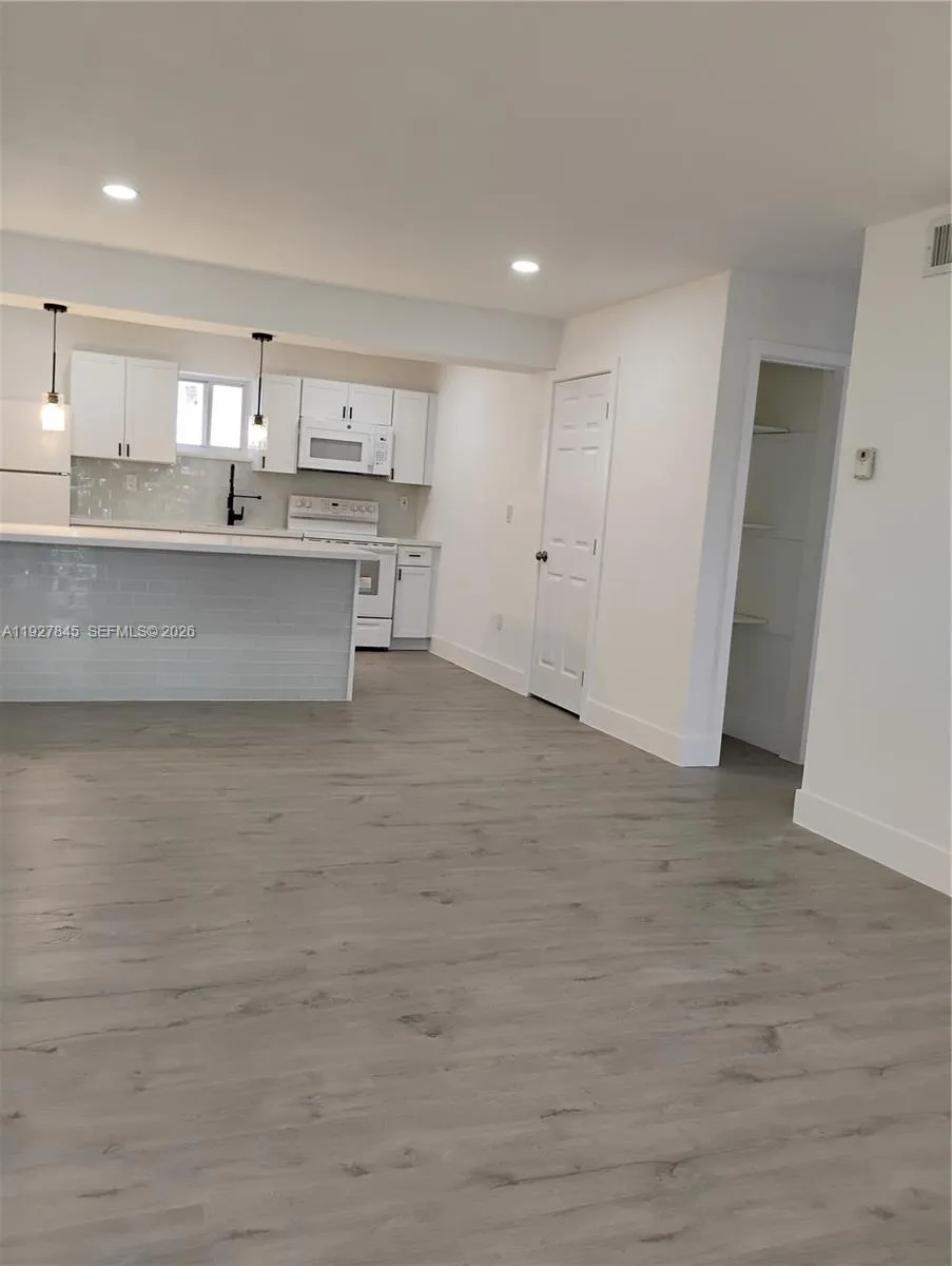 2155 SW 72nd Ave, Miami FL 33155