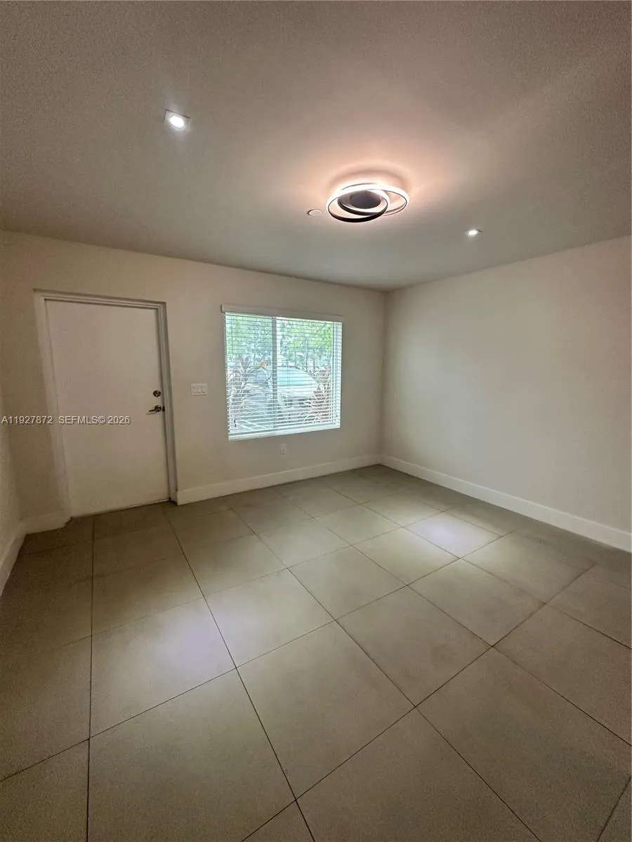 2555 NE 193rd St # 2116, Miami FL 33180