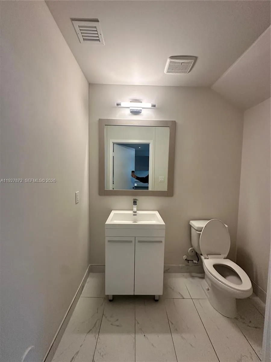 2555 NE 193rd St # 2116, Miami FL 33180