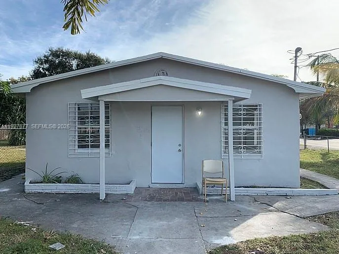 3 bedroom 1 bath for sale at 10 NW 28th Way, Fort Lauderdale FL 33311