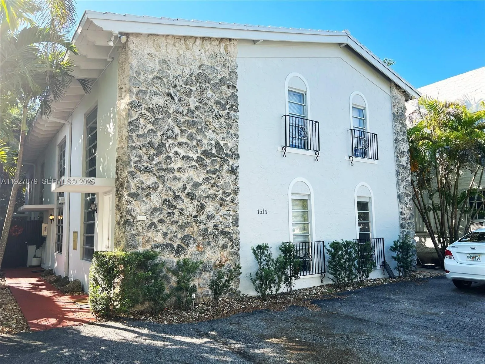 1 bedroom 1 bath for rent at 1514 Salzedo St # 2, Coral Gables FL 33134