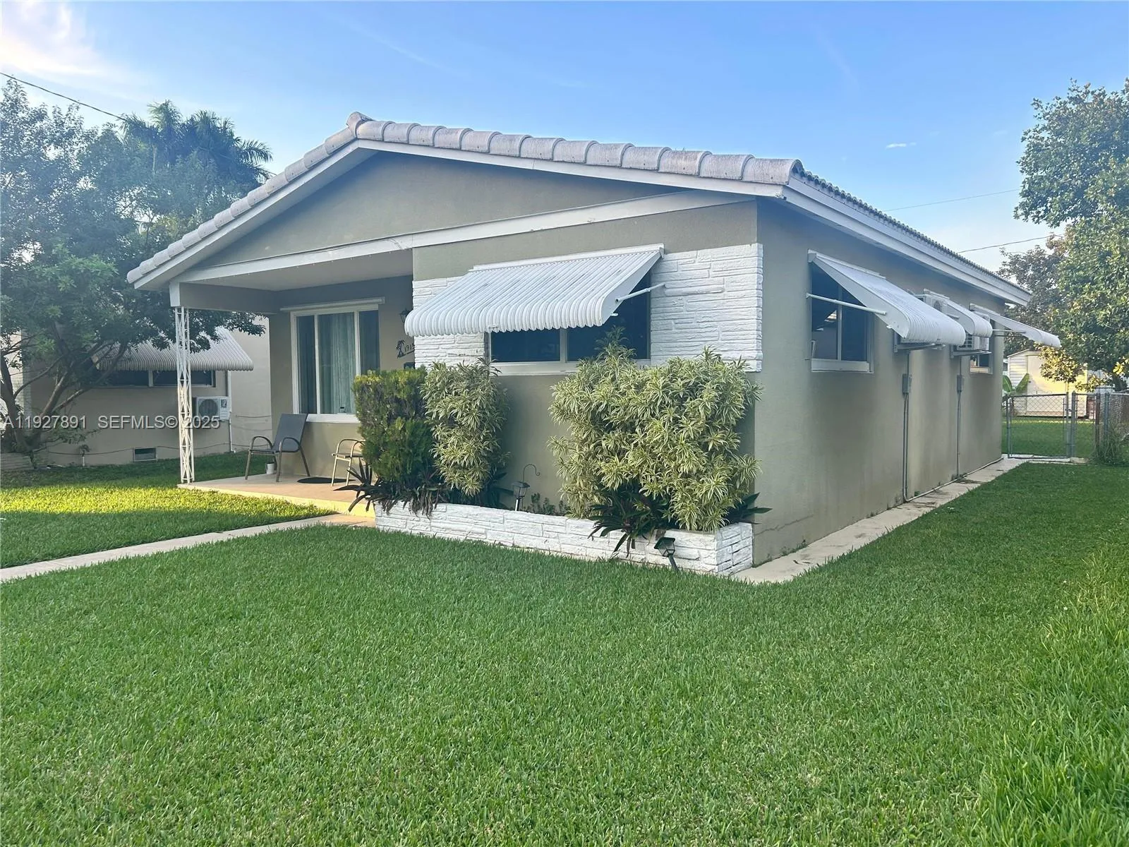 1915 Mayo St, Hollywood FL 33020