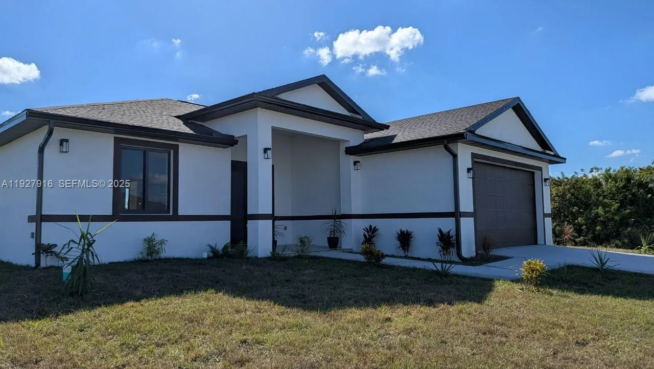 8033 Oakleaf Cir, La Belle FL 33935