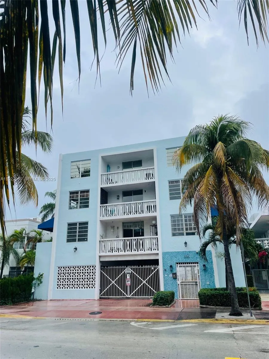 1 bedroom 1 bath for sale at 335 Collins Ave # 302, Miami Beach FL 33139