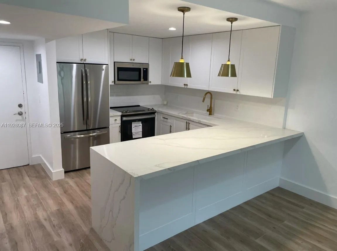 1 bedroom 1 bath for rent at 100 Edgewater Dr # 101, Coral Gables FL 33133