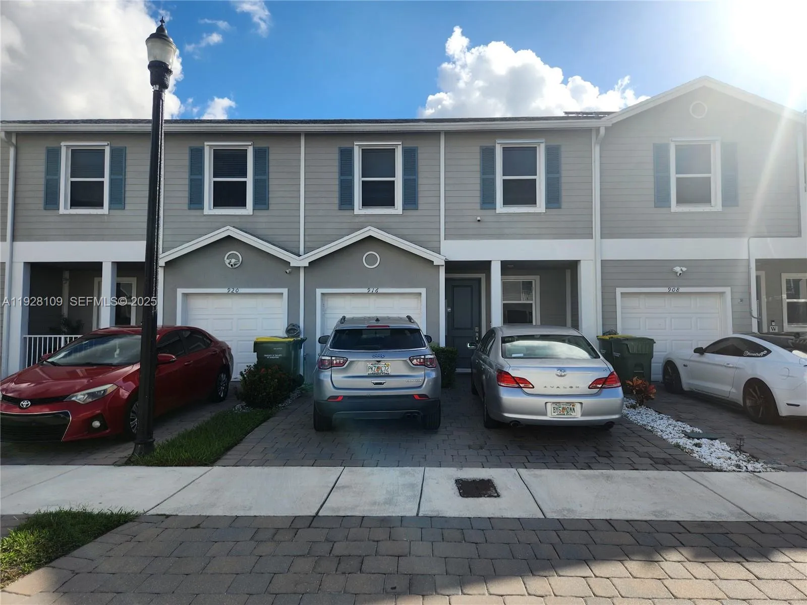 3 bedroom 2 bath for sale at 916 SE 17th Ct, Homestead FL 33034