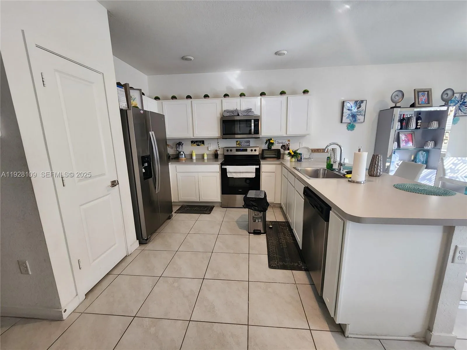 916 SE 17th Ct, Homestead FL 33034