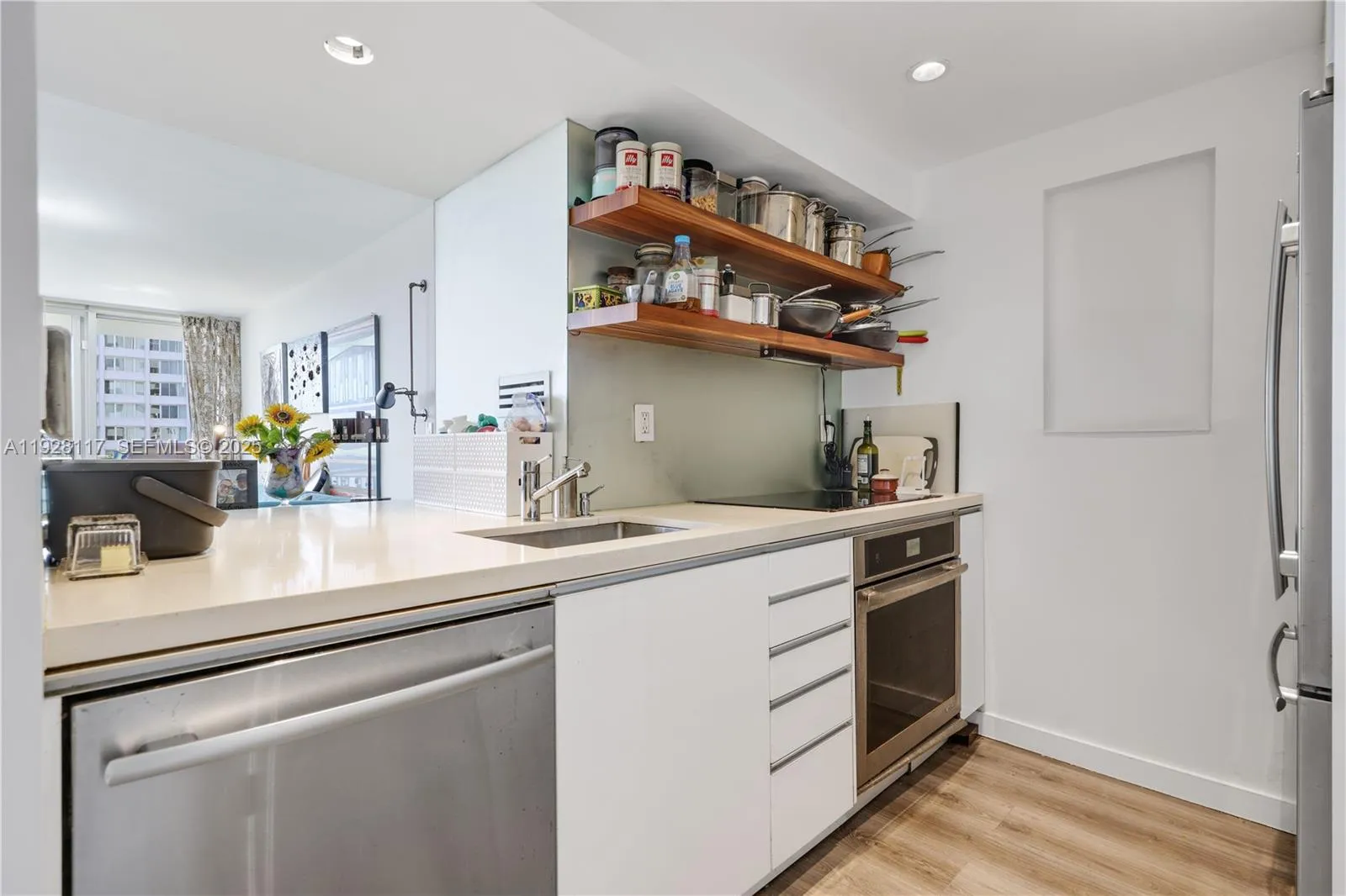 1 bedroom 1 bath for sale at 1200 West Ave # 615, Miami Beach FL 33139