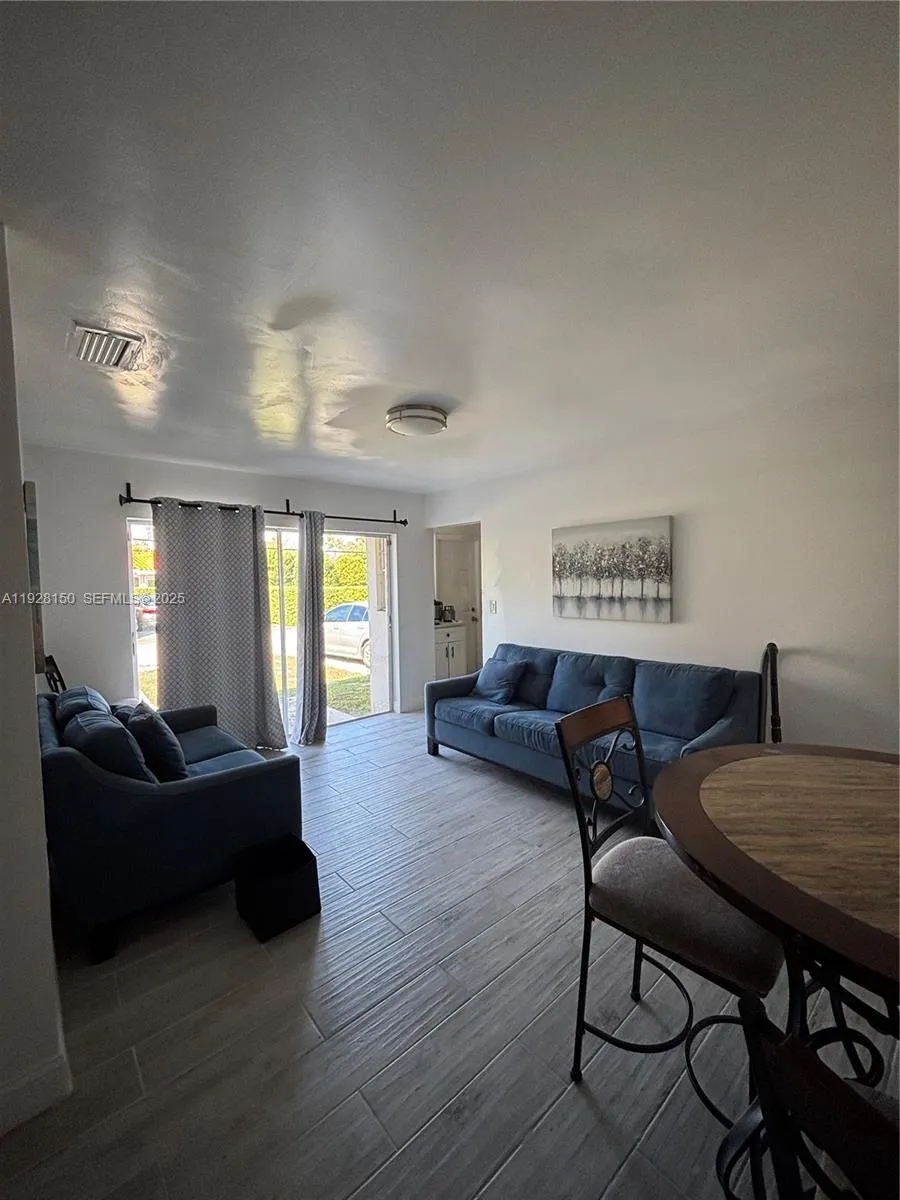 1 bedroom 1 bath for rent at 4807 Ponce De Leon Blvd # 1, Coral Gables FL 33146