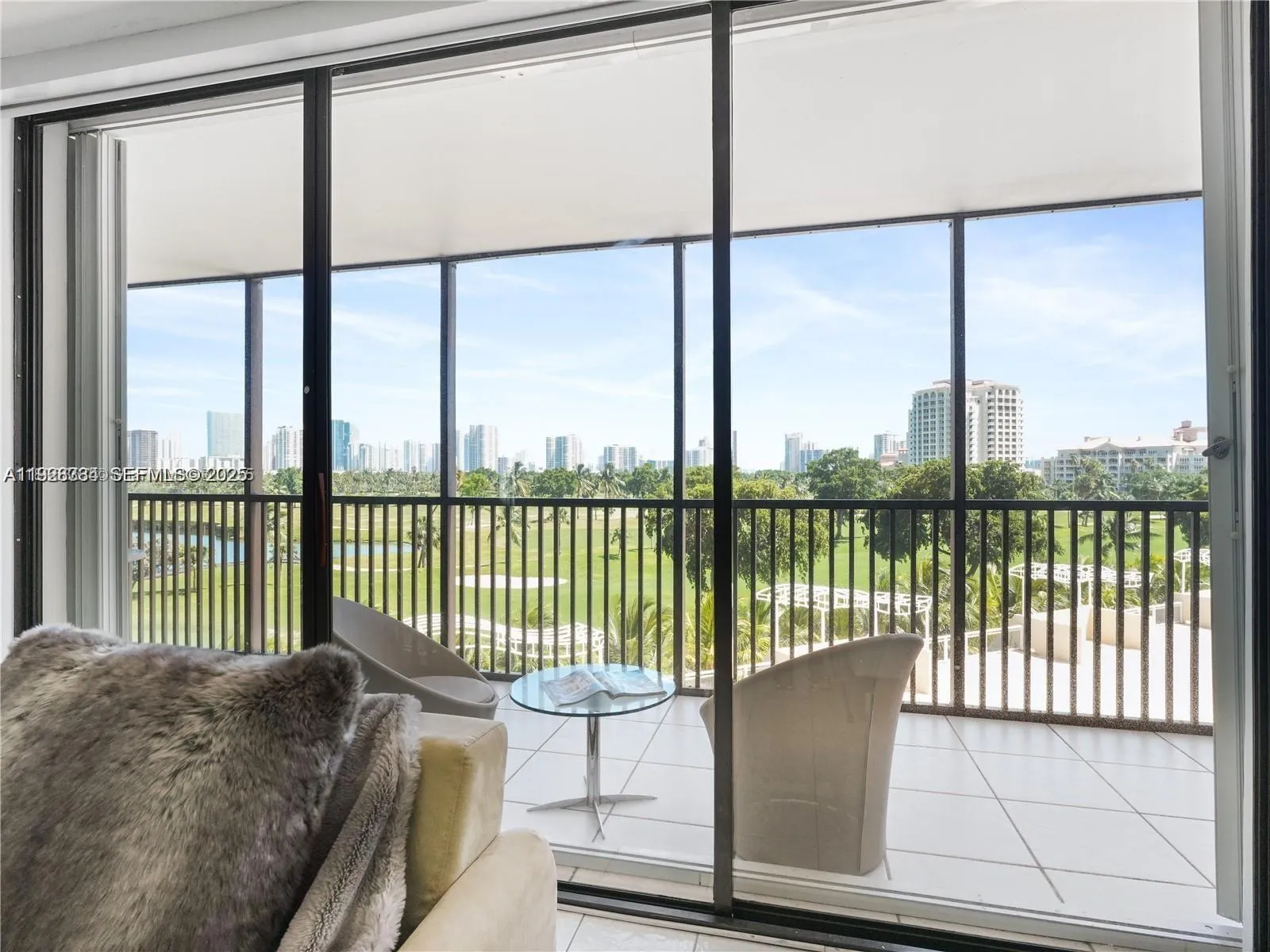 2 bedroom 2 bath for sale at 20379 W Country Club Dr # 536, Aventura FL 33180
