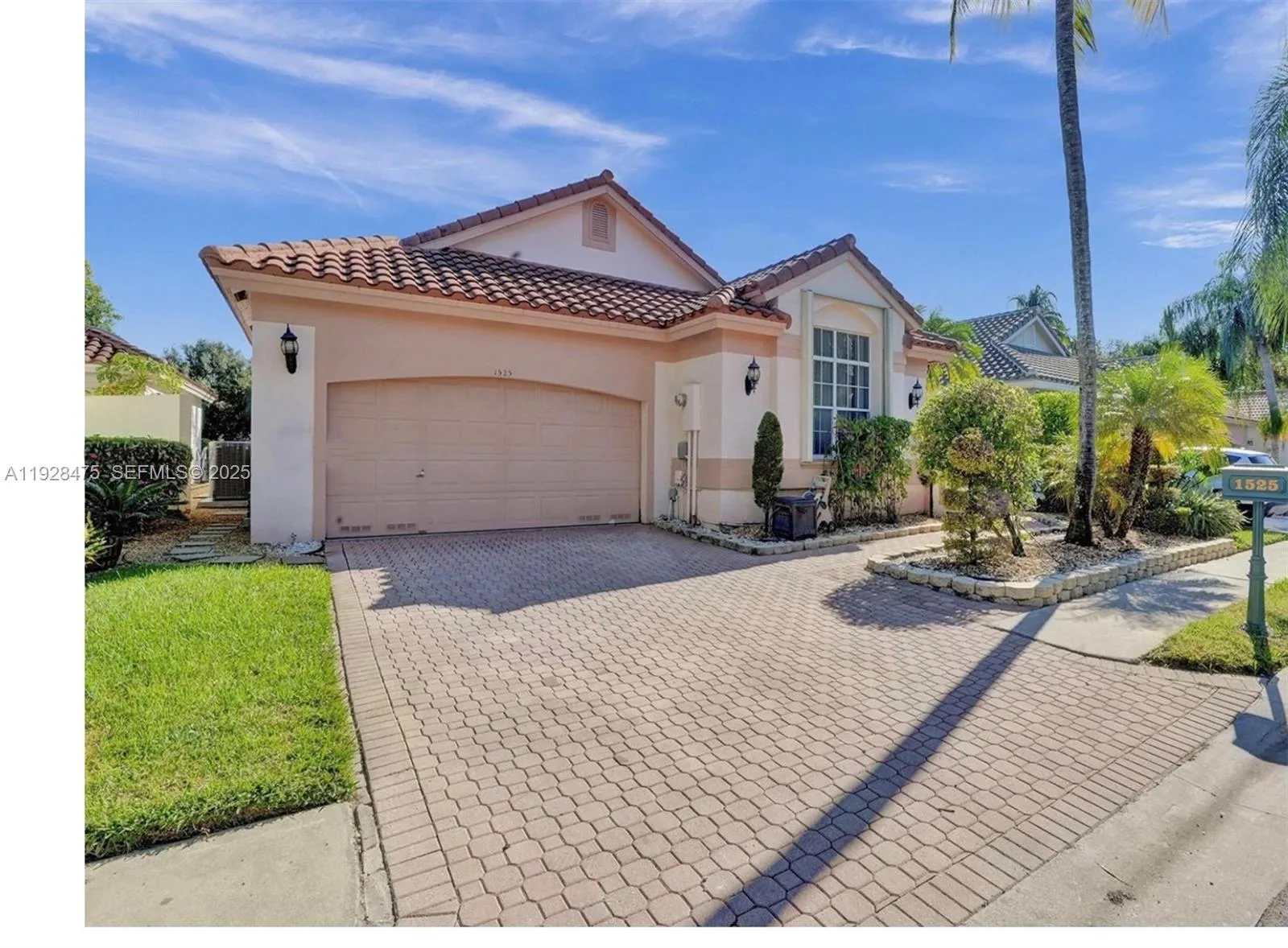 1525 W Lacosta Dr W, Pembroke Pines FL 33027