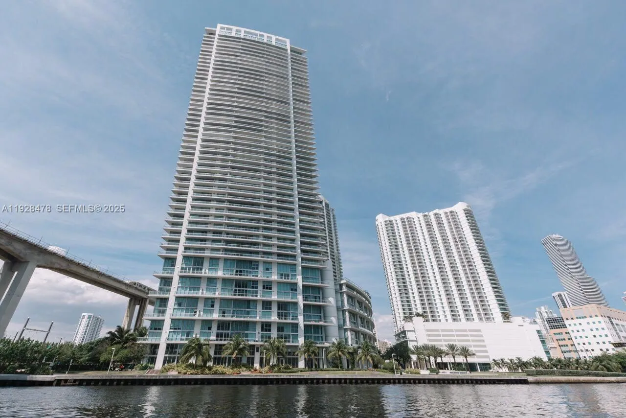 2 bedroom 2 bath for sale at 92 SW 3RD St # 1512, Miami FL 33130