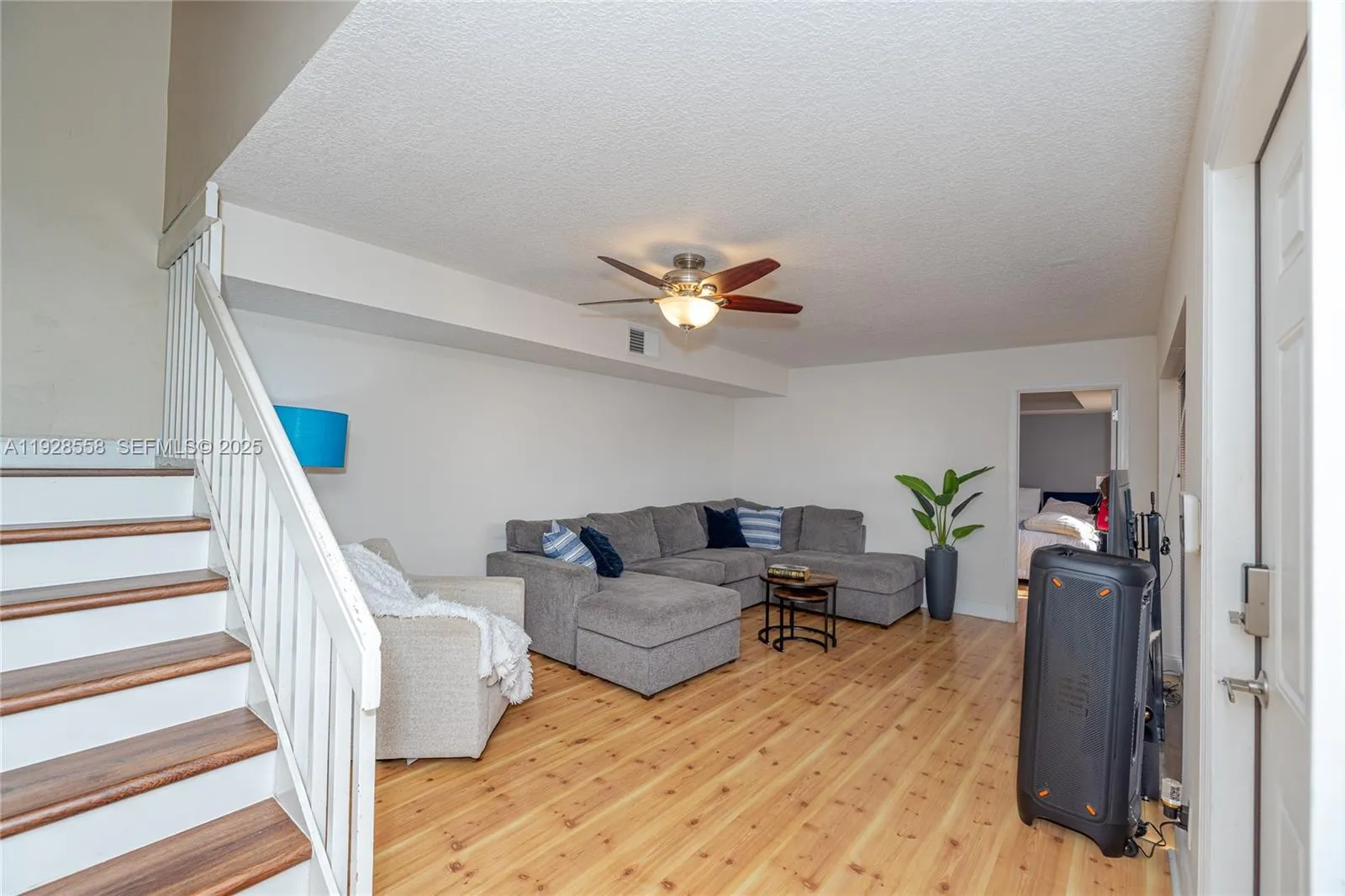 11006 N Harmony Lake Cir, Davie FL 33324