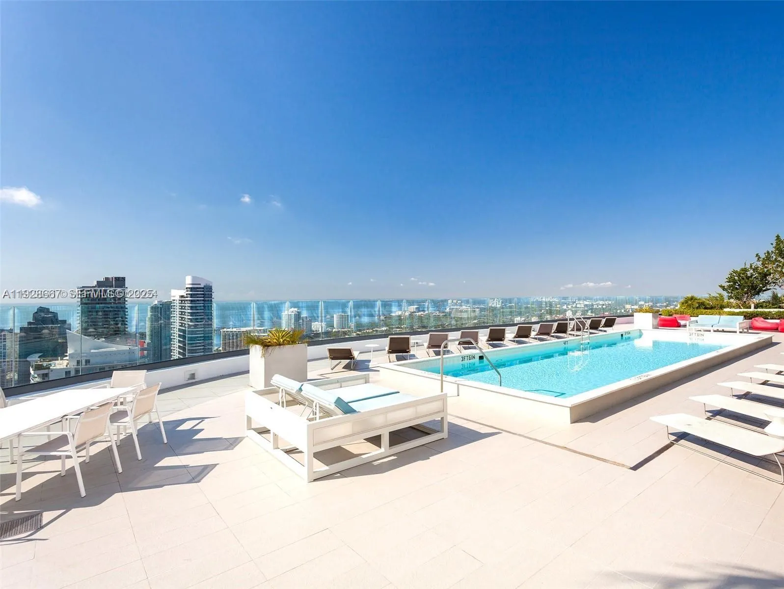 1 bedroom 2 bath for sale at 45 SW 9th St # 2805, Miami FL 33130