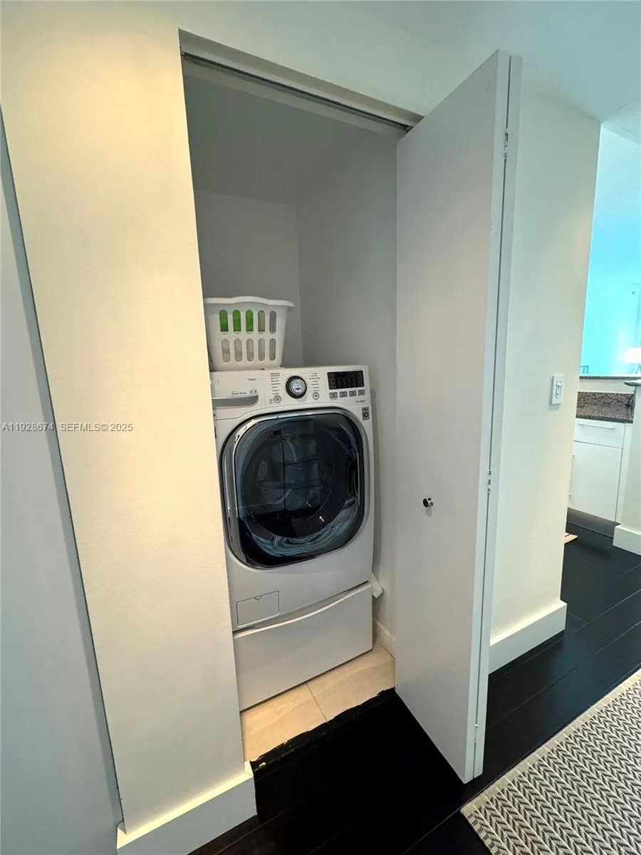 335 S Biscayne Blvd # 2403, Miami FL 33131